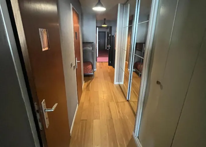 - Inout - 7 Beds Flat S-k10 *