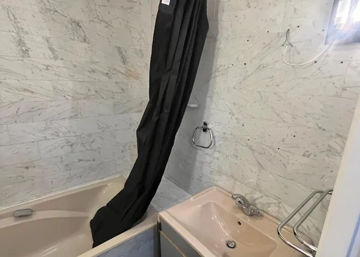 - Inout - 7 Beds Flat S-k10 *