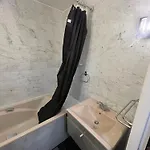 - Inout - 7 Beds Flat S-k10 *