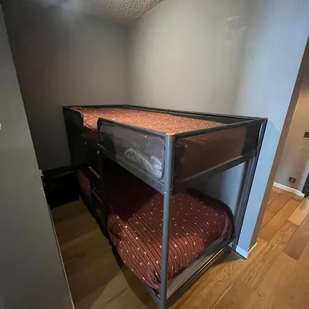 - Inout - 7 Beds Flat S-k10 * فال تورُن