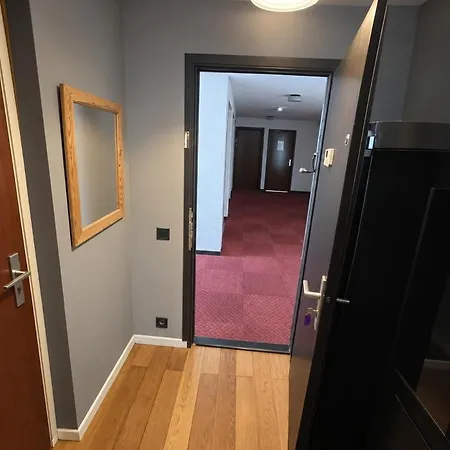 - Inout - 7 Beds Flat S-k10 *