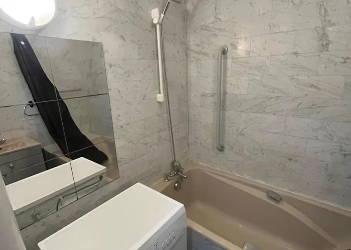 - Inout - 7 Beds Flat S-k10